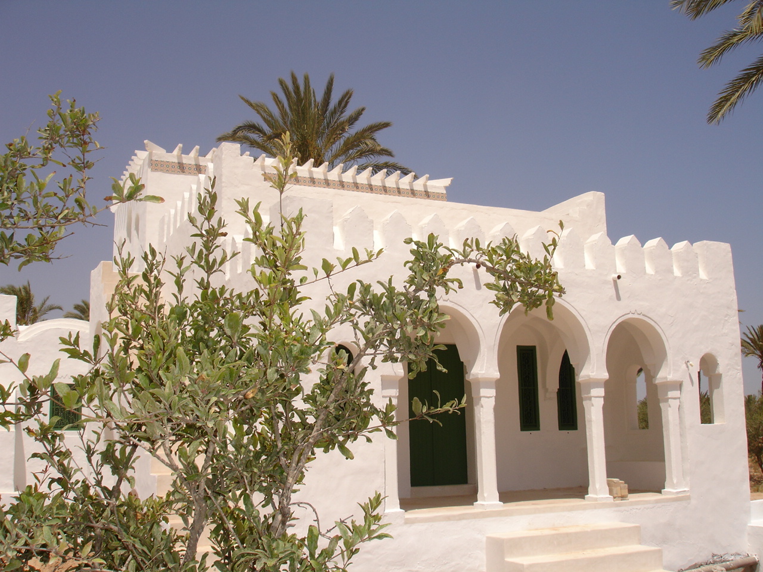 Dar Gaïa est la seconde émanation du projet Tingitingi®. Nous l’avons conçue comme un éloge du dépouillement, une hymne à la simplicité volontaire…